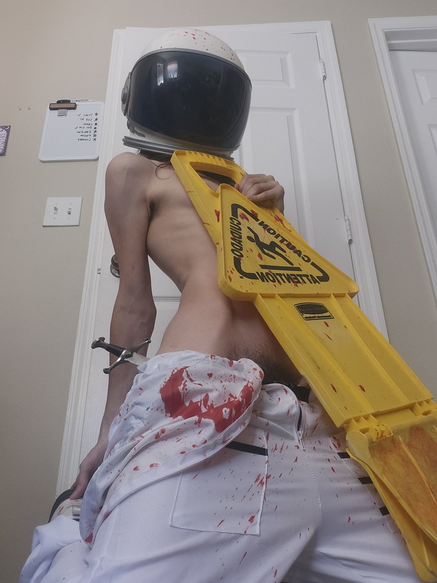 Roomba_Queen's tweet photo. I think the new crewmate is a lil sus....or maybe just gay?
Did anyone ask me for Among us lewds?  No c: https://t.co/XEv4w8JTSt