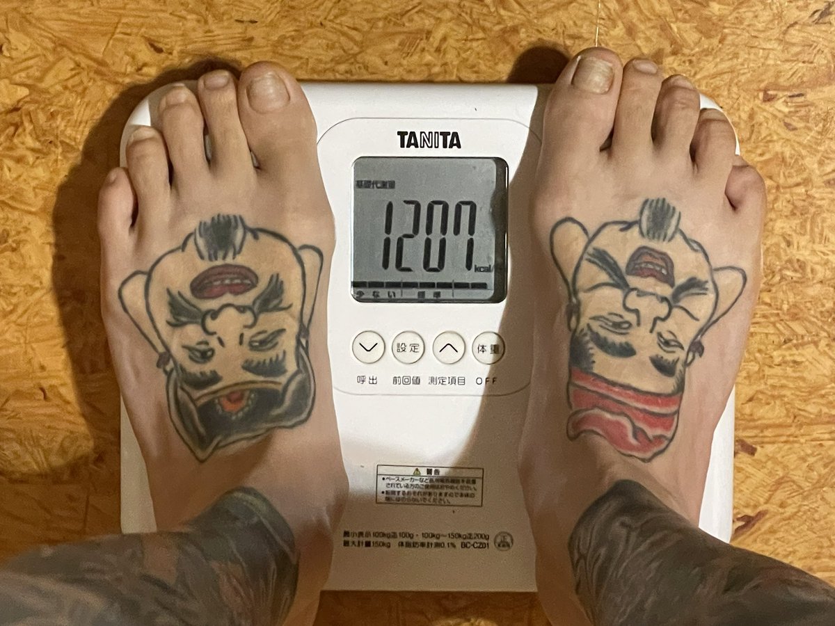 Rlmw0d's tweet photo. 7月6日(月)
身長：172.0cm
体重：51.8kg（前日比+0.4kg）
BMI：17.5
体脂肪率：17.5%（前日比+1.7%）
基礎代謝：1207kcal
#40代 #摂食障害の人と繋がりたい #下剤依存 #非嘔吐過食 https://t.co/oz2yLkXIaL