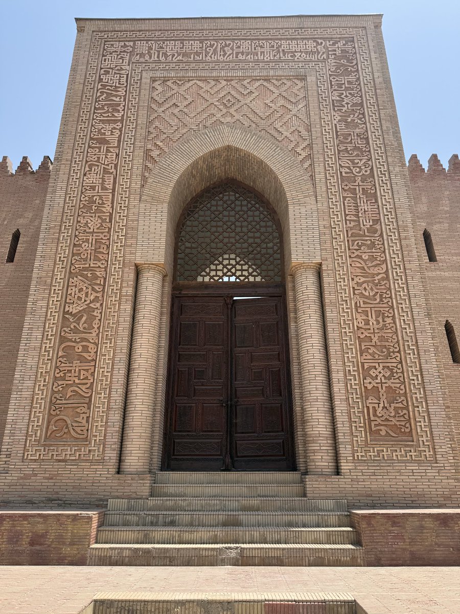 tomrocksmaths's tweet photo. The final day travelling along the Pamir Highway featuring the 1200 year old Hulbuk Palace, the world’s second highest hydroelectric dam, and a caravan market at the Afghan border.

What an adventure it’s been - almost 1,500 km from Osh in Kyrgyzstan to Dushanbe in Tajikistan. https://t.co/A6SXePTuUH