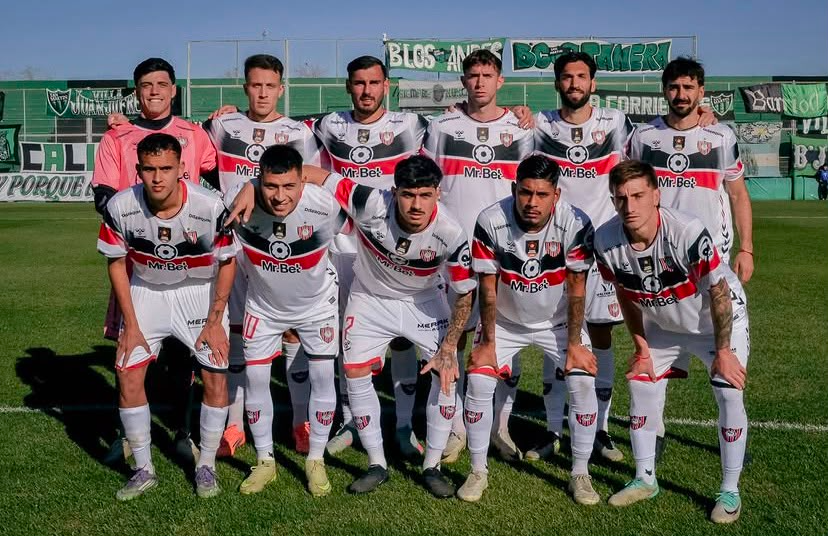 ColoAlvarez_'s tweet photo. Enorme triunfo de Chacarita, el primero de visitante en el torneo (no ganaba afuera desde julio 2025). Fundamental arrancar bien la segunda ronda. El equipo mostró otra actitud y lo ganó bien. Cháves y Pérez Serra los mejores. Bien Losas y Leyendeker. Golazo de Meléndez. Vamooss https://t.co/3aWXELAoS5
