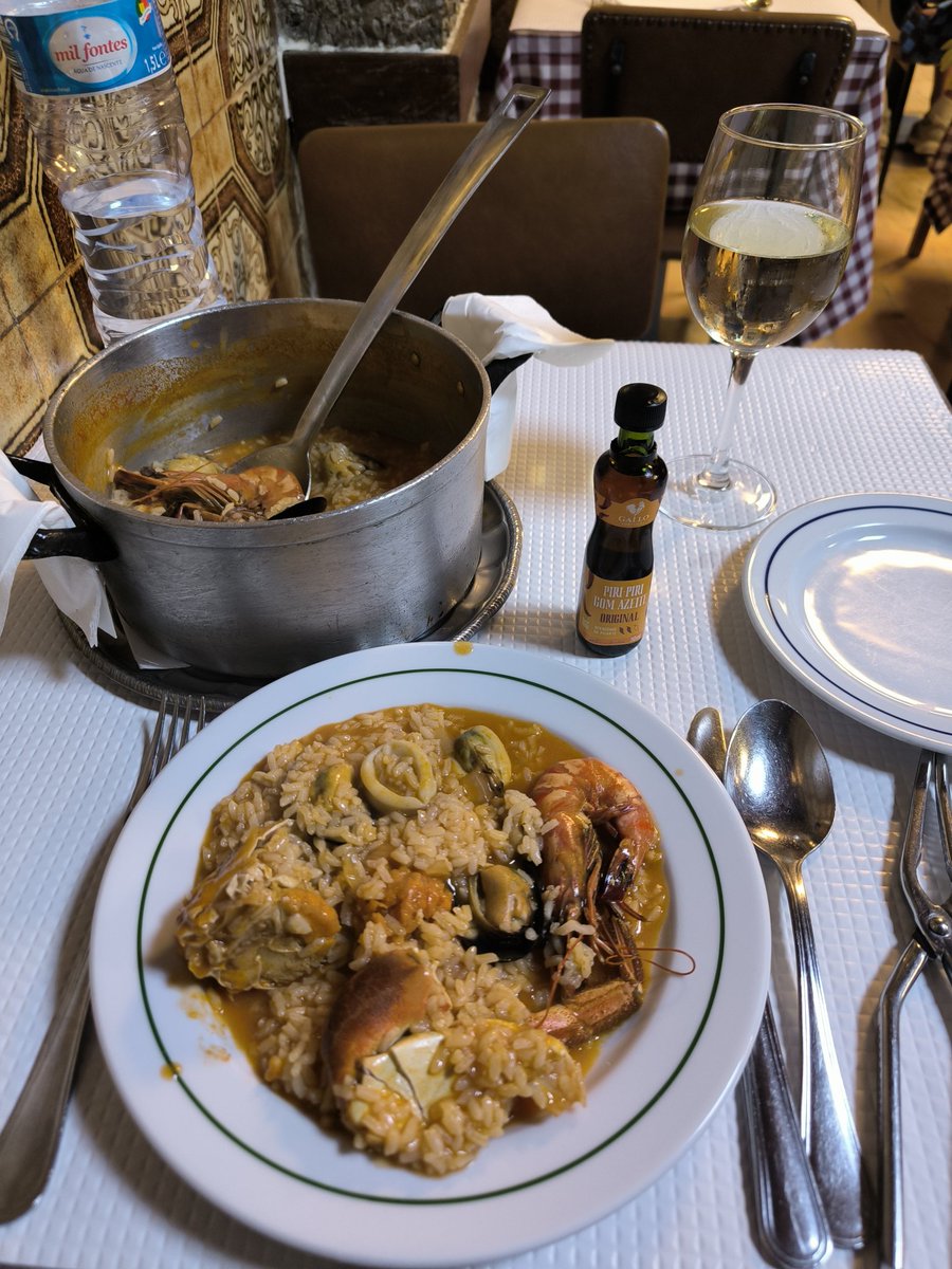 bocky_29's tweet photo. シーフードリゾット専門店で夕食。メインは一人前か二人前かしか選べない。具だくさんでおいしかった。#リスボン　#リゾット https://t.co/qjsHgDCTyh