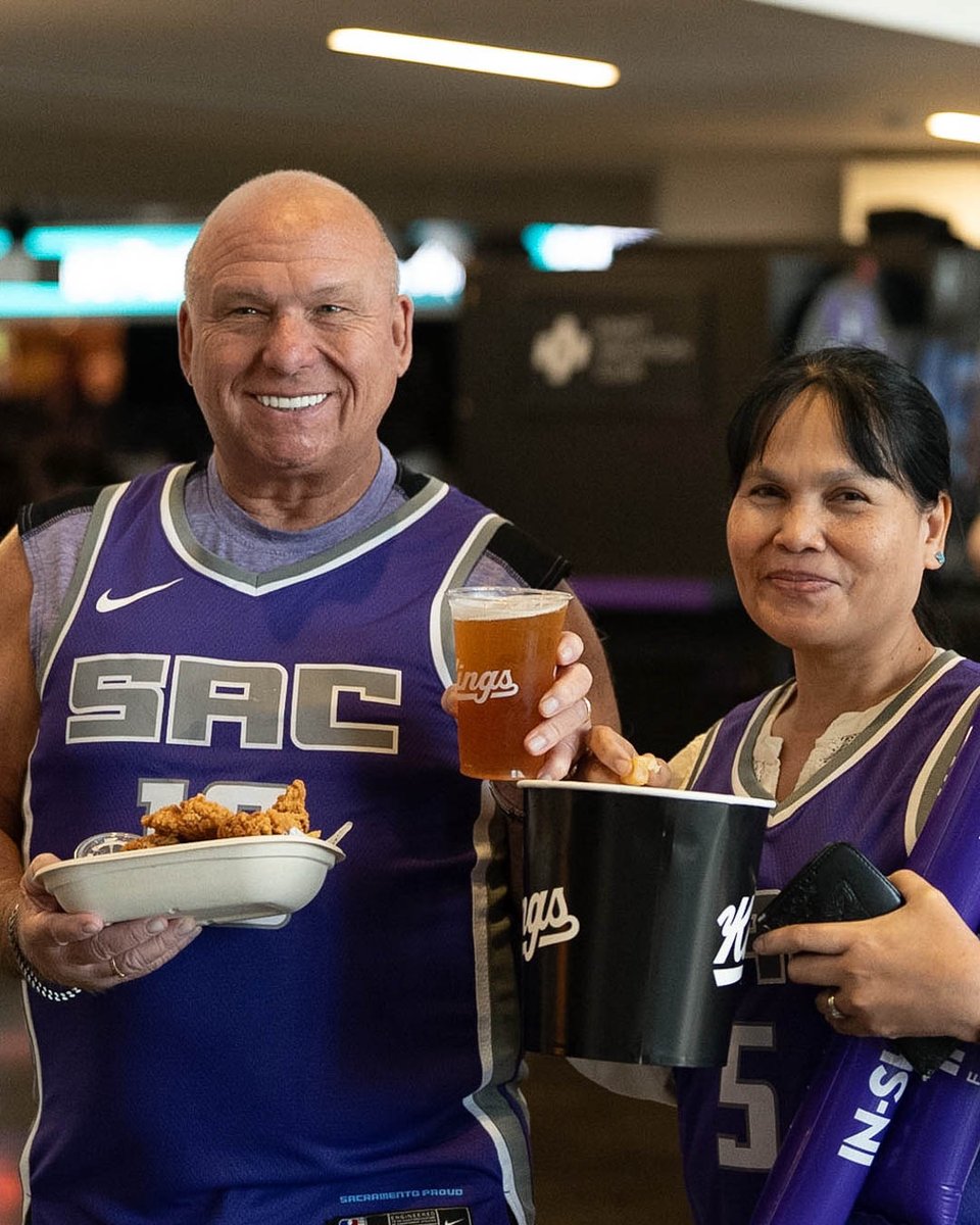 Golden1Center's tweet photo. Ready for game 2 of California Classic! 🏆 https://t.co/ma92pdfSNF