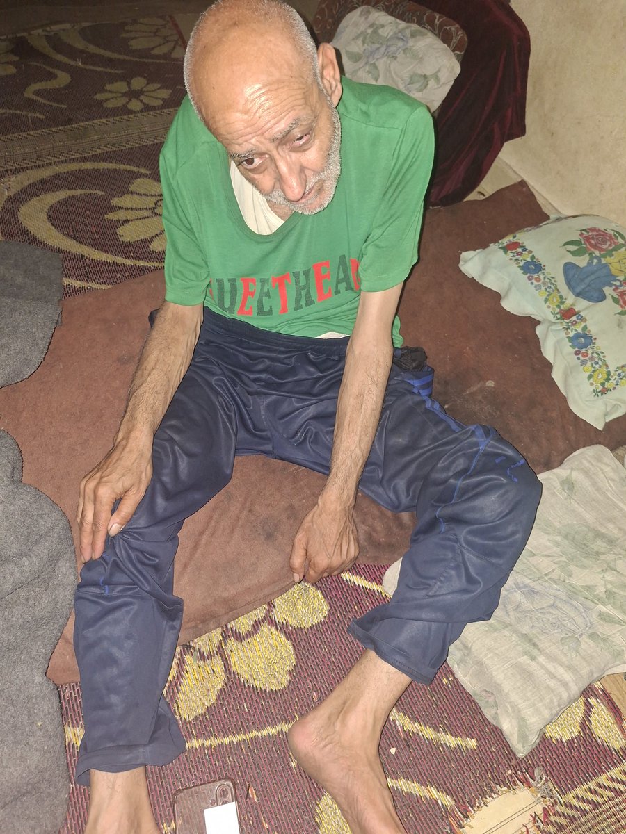 raneenmahm12857's tweet photo. His eyes hurt... He's complaining of back pain... I can't afford a private doctor... nor the distance... Please make it easier for my father to get help 😭😭 
https://t.co/gnGe4O8PsB https://t.co/e4GbDBmioD
