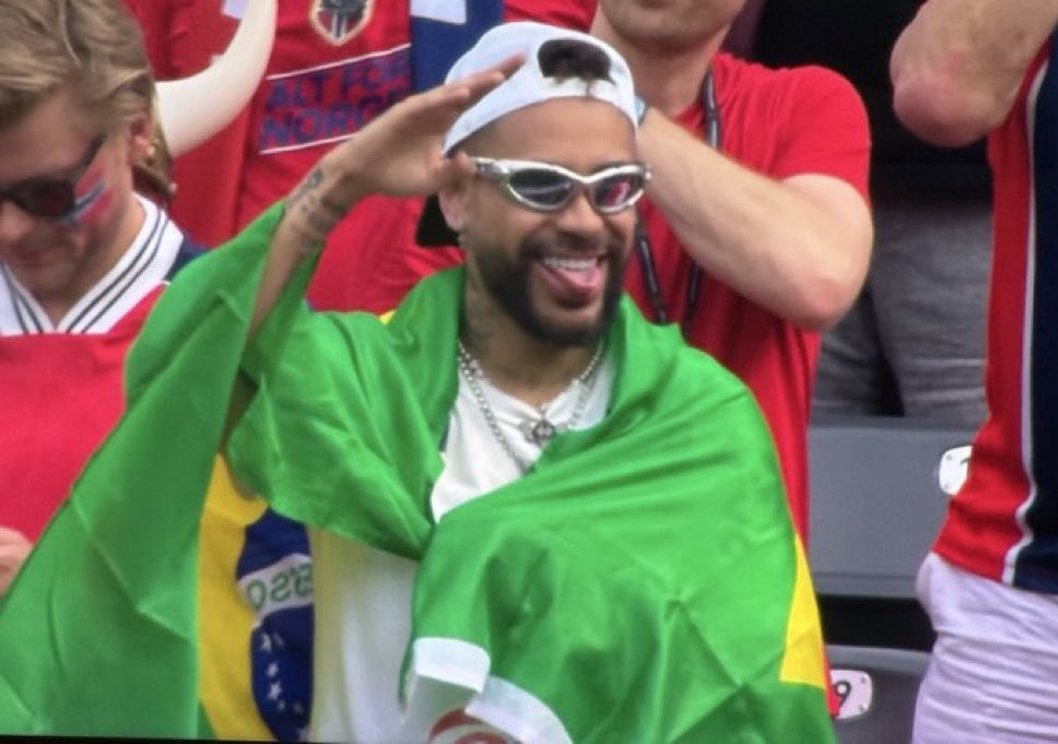 realmilgrauu's tweet photo. “O Neymar não vai entrar nunca nessa seleção não?”

O Neymar no meio da torcida norueguesa: https://t.co/VpsWrOTsGi