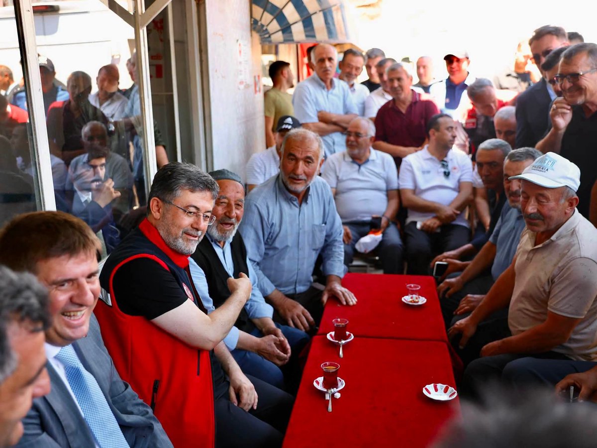 enginpehlivanli's tweet photo. 📍Karakeçili’mizde #Çaylar Demli, #Gönüller Bir Arada.
Tarım ve Orman Bakanımız İbrahim Yumaklı’yı, #Karakeçili’mizde, #Huzur Çay Ocağı’nın o sıcacık ve #samimi ortamında ağırlamaktan büyük #mutluluk duyduk
#Ayaklarınıza sağlık Bakanım, Karakeçili'mize #safalar getirdiniz https://t.co/XJlER3nIaz
