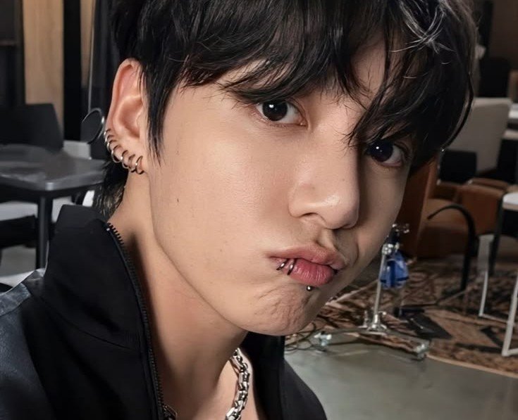 ashilux_m's tweet photo. — devotion 🔞 • one shot  (#vkook) 

¿que pasaría si el novio posesivo de jeongguk lo encuentra hablando con otro hombre que no es él?

— #boypussy 
— corto au
— #taekook 
— + capítulo especial https://t.co/Cin9af5l2b