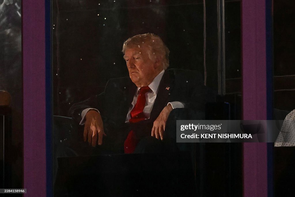 octopuscaveman's tweet photo. It’s like a Francis Bacon painting come to life. https://t.co/WFP5KhD7AE