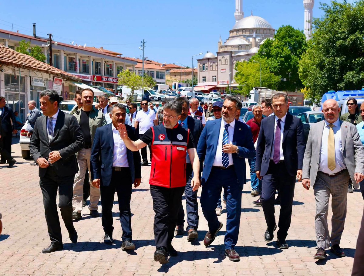 enginpehlivanli's tweet photo. 📍Karakeçili’mizde #Çaylar Demli, #Gönüller Bir Arada.
Tarım ve Orman Bakanımız İbrahim Yumaklı’yı, #Karakeçili’mizde, #Huzur Çay Ocağı’nın o sıcacık ve #samimi ortamında ağırlamaktan büyük #mutluluk duyduk
#Ayaklarınıza sağlık Bakanım, Karakeçili'mize #safalar getirdiniz https://t.co/XJlER3nIaz