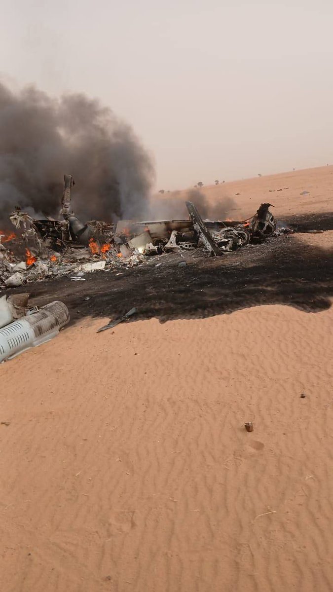 treX_armys's tweet photo. #Mali / #Russia🇷🇺: “Al-Qaeda” (JNIM) and “Azawad Liberation Front” shot down a Mi-24 military helicopter in Anéfis 

Azawad / JNIM militants apparently armed with various weapons including Truck-mounted ZU-23-2 twin-barreled 23×152mm autocannon. https://t.co/uiIZD5XLj6