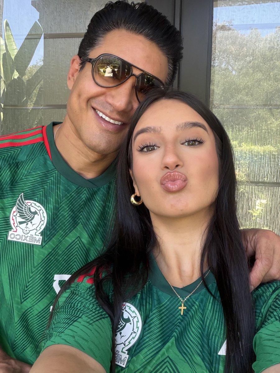mariolopezviva's tweet photo. Fui a la iglesia, recé, y a México le va a ir muy bien hoy… iVamos, México! 
Father daughter matching jerseys, will always be a win…

#WorldCup  #MexicoVsEngland  #ElTri  #YSiSí https://t.co/axA40DhL3f