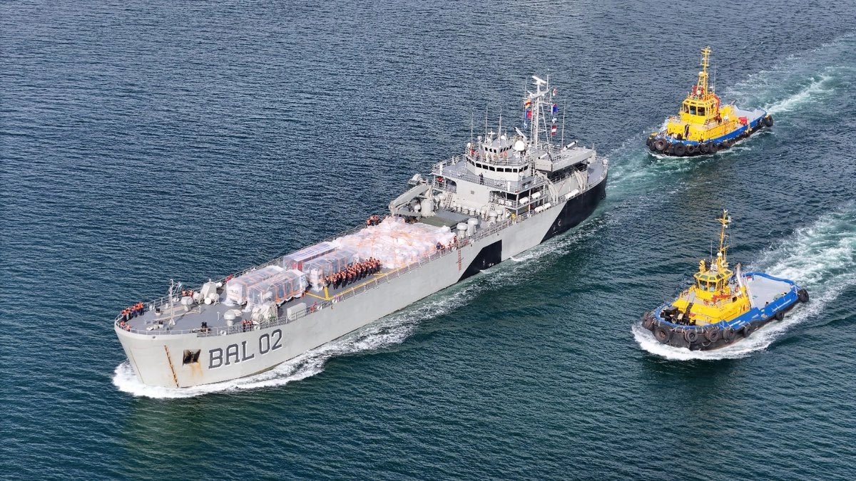 juanbaaq's tweet photo. México envía a Venezuela más de 700 toneladas de ayuda humanitaria 

👉 Hoy zarparon los Buques de Apoyo Logístico de la Armada de México Isla Holbox y Huasteco, con aproximadamente 707.3 toneladas de víveres, rumbo a Venezuela

Esta ayuda se suma al avión que partió esta semana rumbo a Venezuela con ocho plantas de energía eléctrica
