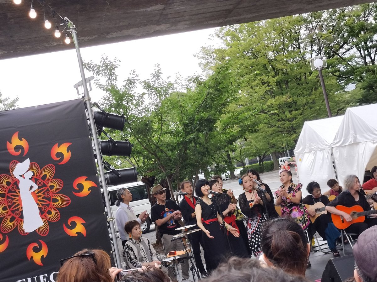 babbagesystem's tweet photo. 代々木公園で、フラメンコフェスをやっていた
大鍋で作るパエリアがおいしいです
会場ではアンダルシアの伝統的な歌も聞こえてきて、スペイン気分を満喫しました https://t.co/JS2km2PweE