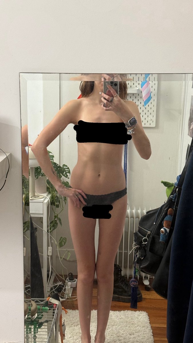indiec4ls's tweet photo. why is there like no difference?? 6 1/2 weeks apart, bmi 19.3 to idk what now https://t.co/OL4p3bXfUn