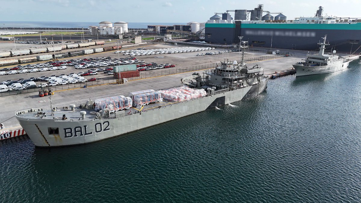 juanbaaq's tweet photo. México envía a Venezuela más de 700 toneladas de ayuda humanitaria 

👉 Hoy zarparon los Buques de Apoyo Logístico de la Armada de México Isla Holbox y Huasteco, con aproximadamente 707.3 toneladas de víveres, rumbo a Venezuela

Esta ayuda se suma al avión que partió esta semana rumbo a Venezuela con ocho plantas de energía eléctrica