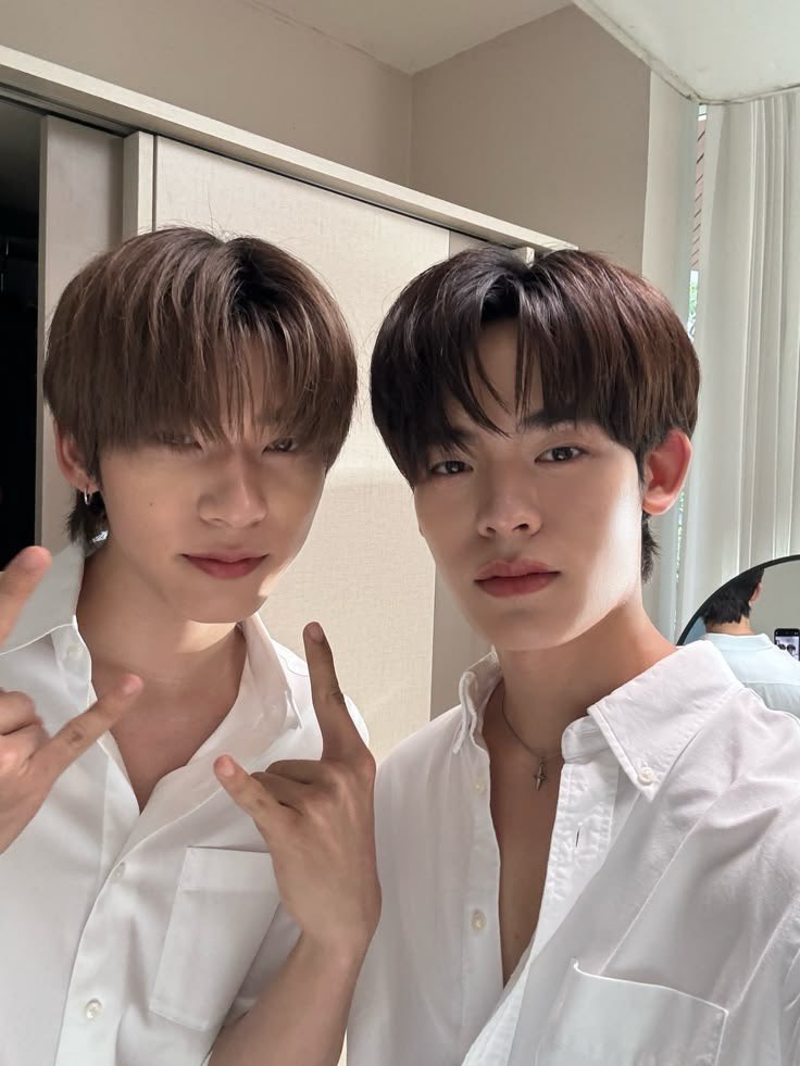 1cheongchun's tweet photo. DuangQin’s first selfies as official boyfriends https://t.co/7jgLr3k2O0