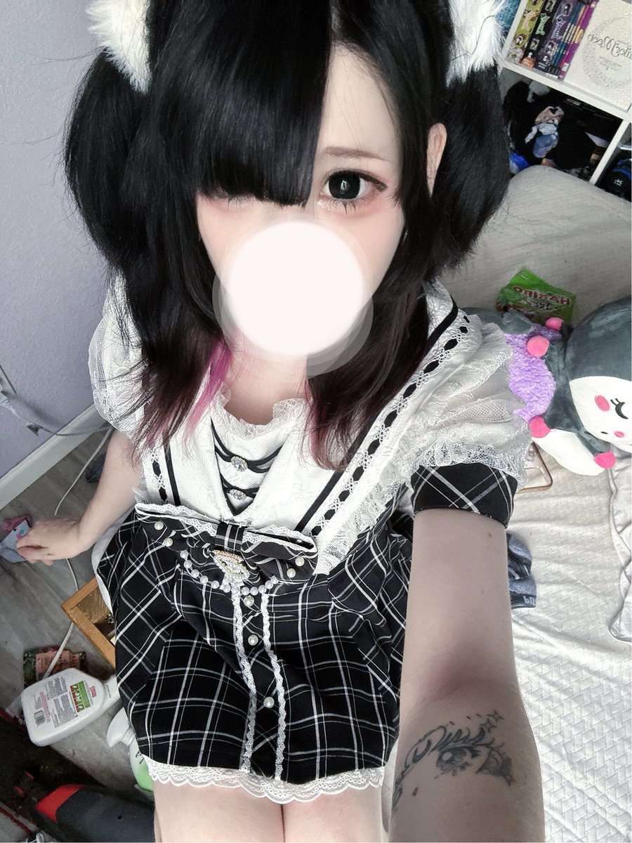 GabuHina's tweet photo. Hi!!.. I just wanted to show off my makeup &amp; stuff. 👉🏻👈🏻 https://t.co/AIlJh4YgP8