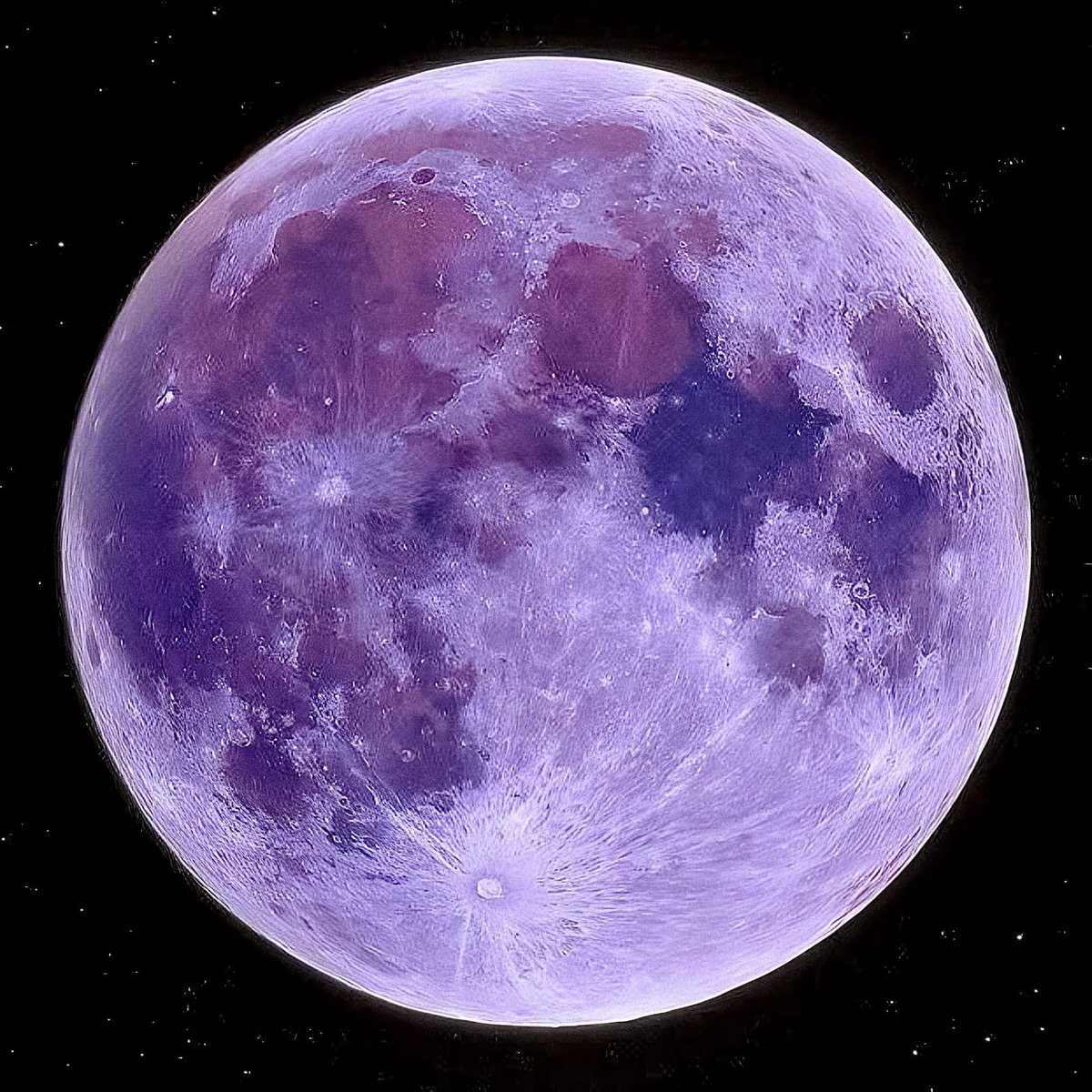 NatureScienceA1's tweet photo. True colors of Moon 🌙 https://t.co/d8WYmyCS24