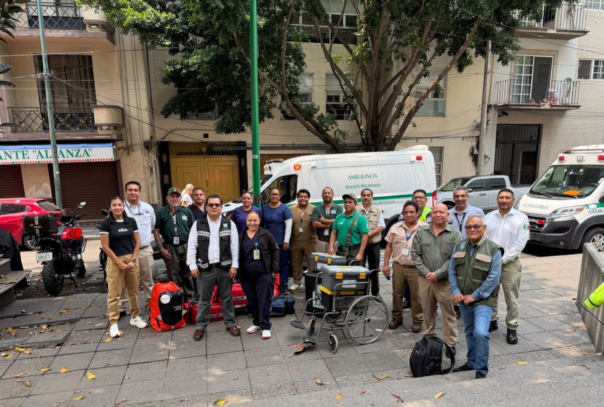 zoerobledo's tweet photo. ¡En el @Tu_IMSS ya estamos listos para el partido! ⚽💚

Nuestro personal ya instaló los Puestos de Atención Médica Avanzada en el Ángel de la Independencia y Paseo de la Reforma.

En coordinación con el @GobCDMX, estaremos atentos en las Unidades de Medicina Familiar cercanas para brindar atención a quien la necesite.

¡Que gane México y disfrutemos esta fiesta con responsabilidad! 🇲🇽