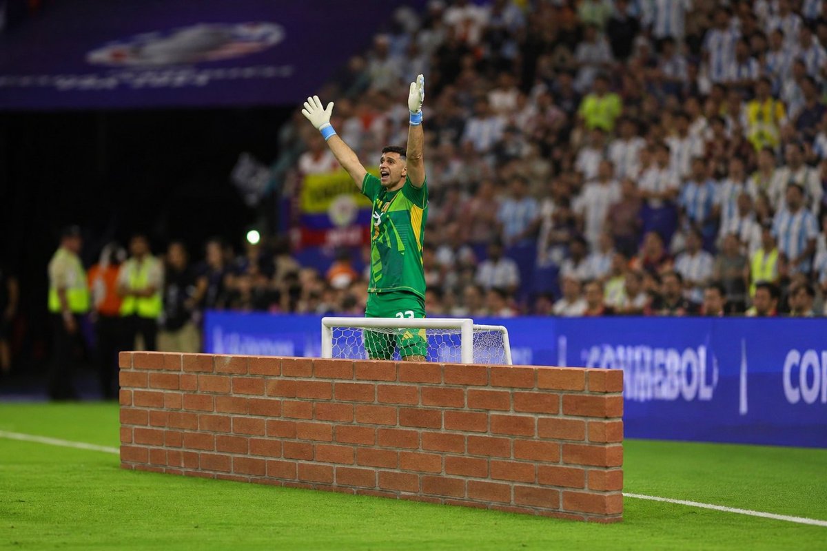 brujinetaok's tweet photo. Cuando pedimos que protejan nuestro arco, que visualicen un muro, que hagan un escudo, que cierren, que visualicen el arco pequeñito y a dibu gigante, tiene que ser algo así: https://t.co/VGrCWOdKSX