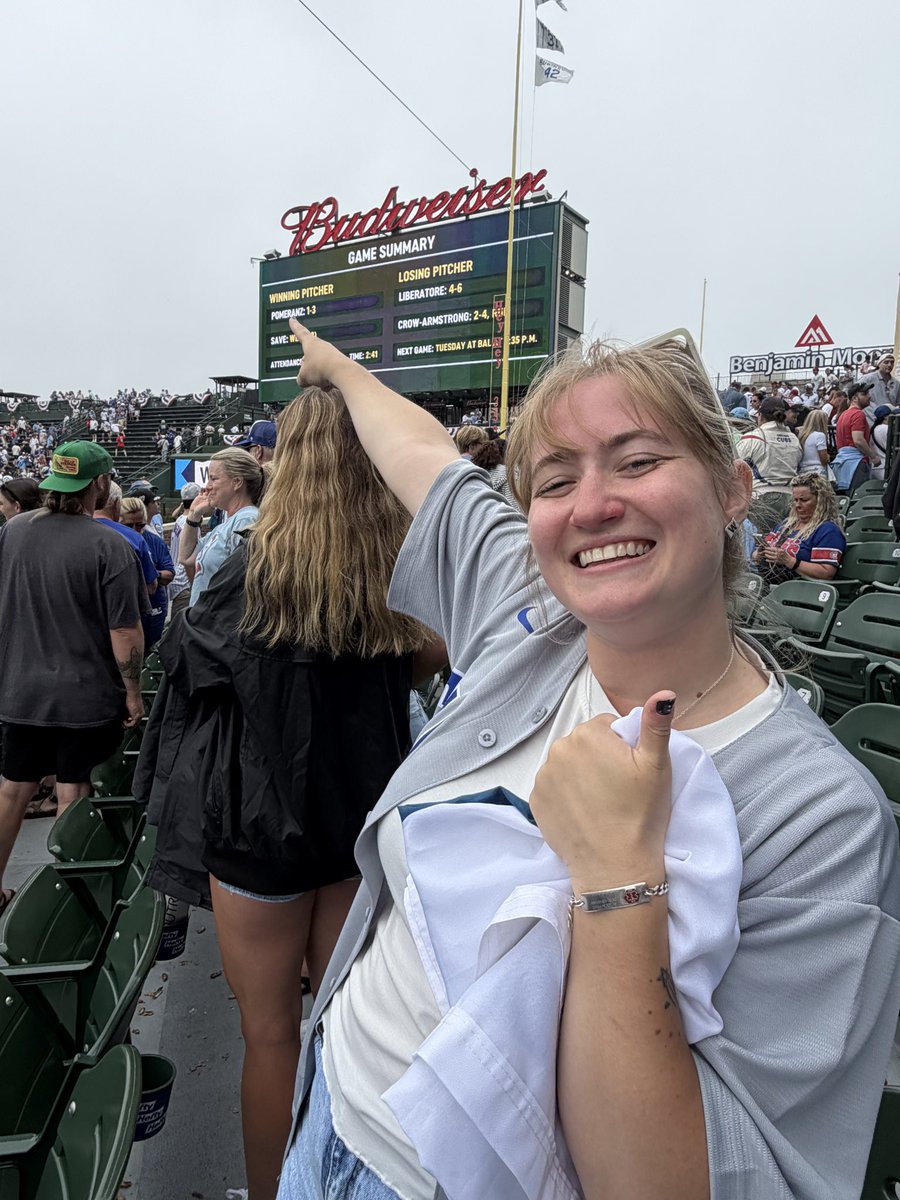 AllisonCallista's tweet photo. dre(W) is back!! @WatchMarquee #cubs https://t.co/CDQdlgnVLS