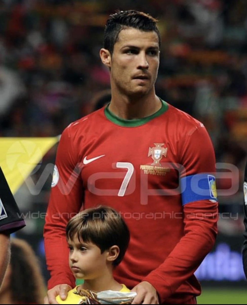Camilapintcam's tweet photo. REI! 
Um adulto que me enche de orgulho todos os dias. Um homem trabalhador, honesto e de bom coração. 
O “outro” é o Ronaldo, o melhor futebolista português de todos os tempos. Elevou Portugal desportivamente falando, move multidões e incomoda os invejosos.
Vamos ter saudades. https://t.co/M4Abz2PEcu