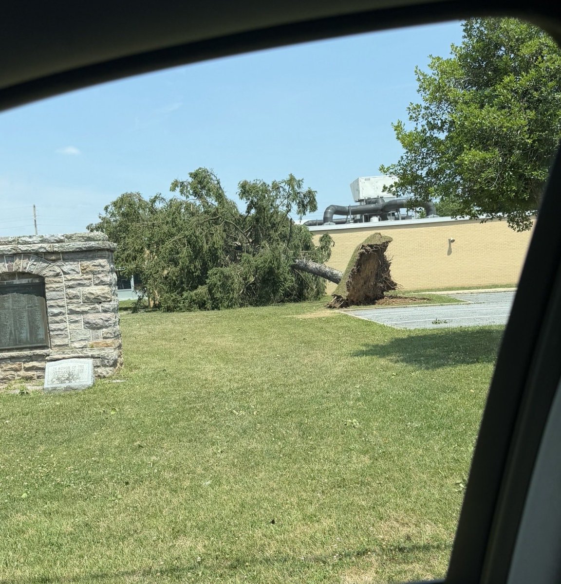victory4aj's tweet photo. After church today, I drove around the neighborhood. Yesterday’s storm damaged many trees and properties. Thankfully, we’re safe. https://t.co/YcqQ4yuhvM