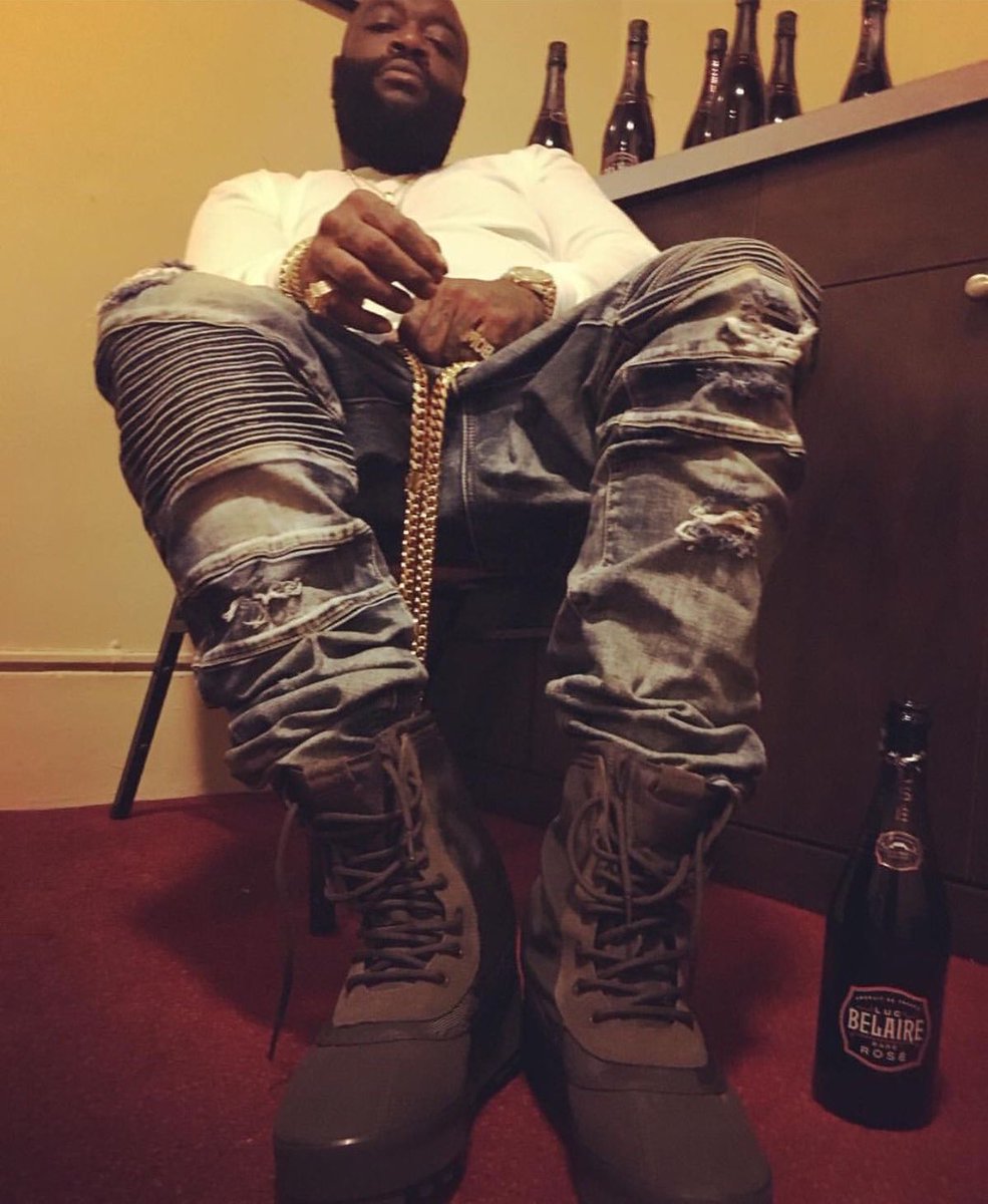 DodoFits's tweet photo. Yeezy 950 Boots with Balmain Biker Denim https://t.co/nAWI9N1fxh