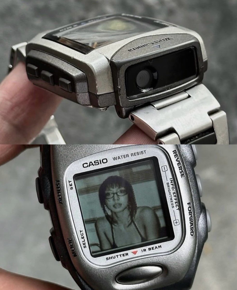 old_memory's tweet photo. in december 2000, Casio released the first watch with a built-in camera https://t.co/CMAeTCheSW