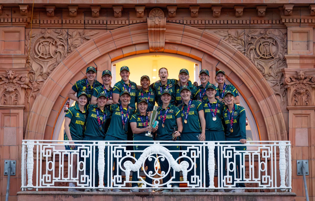 T20WorldCup's tweet photo. Iconic 👌

Australia celebrate their #T20WorldCup win on the famous Lord’s balcony. https://t.co/siC2J2uhIM