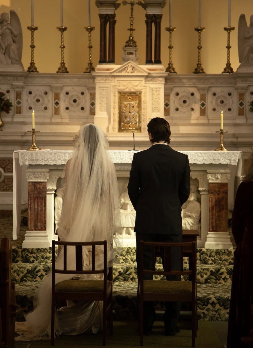 theclovecoterie's tweet photo. Harley Weir’s wedding I still talk about you https://t.co/66LDs5qLJe