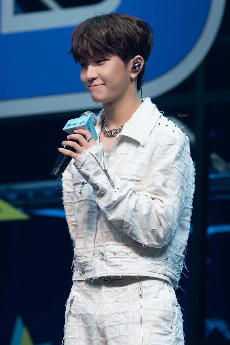 ConfuocoFoto's tweet photo. 23.06.07 SHOWCASE
#TNX #SUNGJUN
#내_정서를_휘저은_너 https://t.co/x3QcHjFtC1