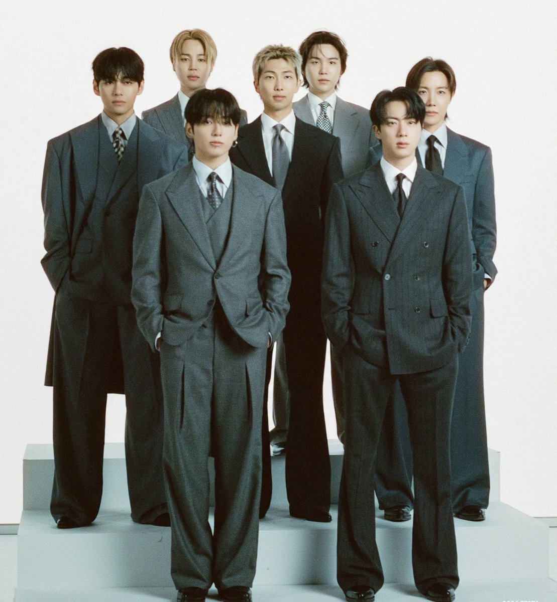 lxbtsxpjh_'s tweet photo. BTS se convierte en el PRIMER grupo asiático de la historia en ofrecer dos conciertos con todas las entradas agotadas en el Estadio Rey Balduino de Bélgica, el más grande del país. https://t.co/x9zmF9wLU5