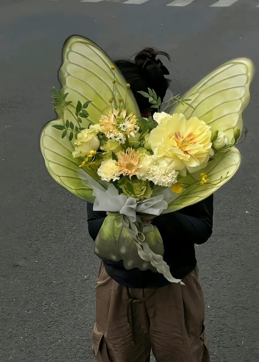 dazzlinghavens's tweet photo. butterfly bouquet https://t.co/gyPdSLg2YG