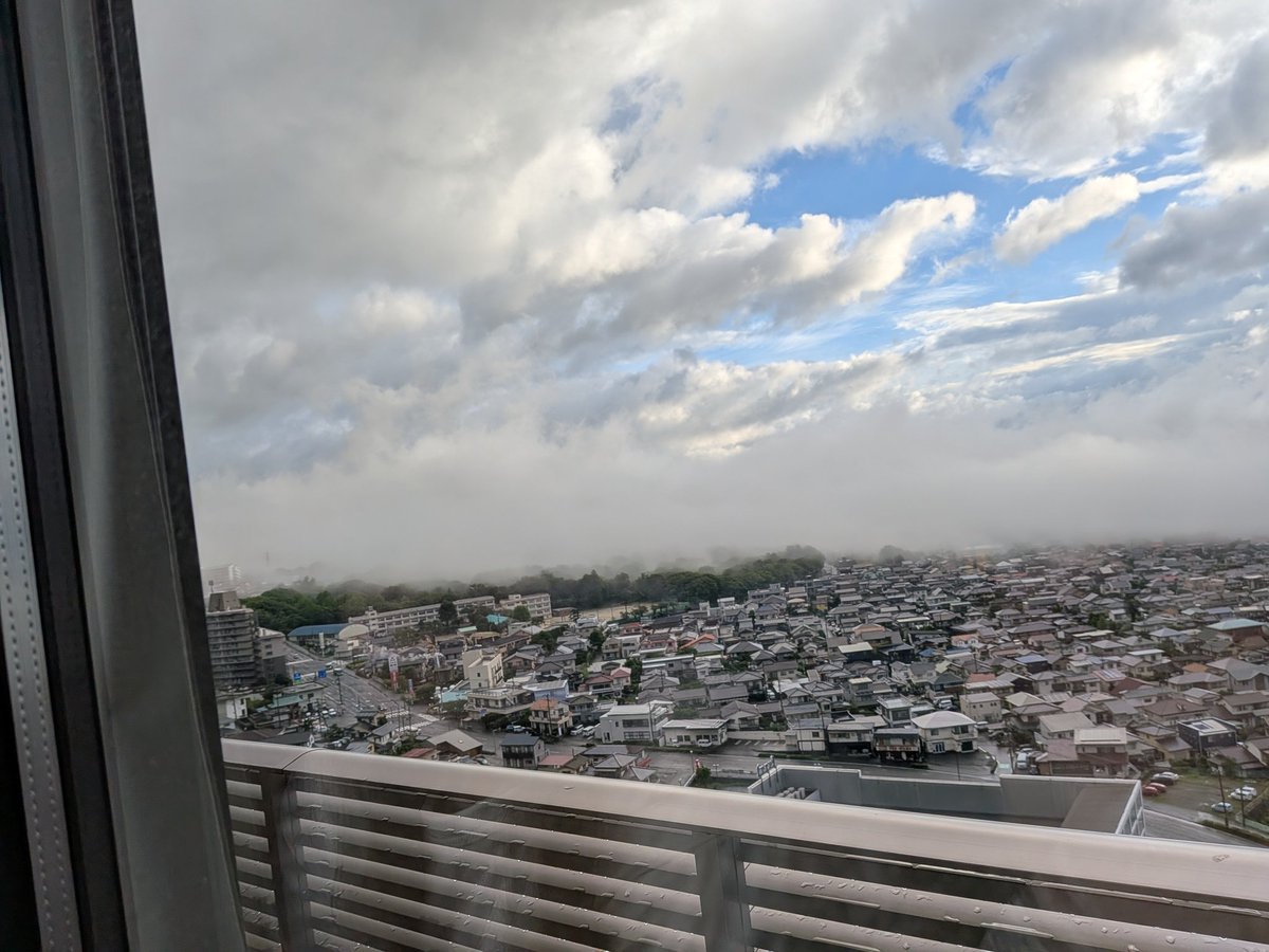 voreasyb's tweet photo. 昨日水害があった別府
朝、やっと視界が広がった

あれが線状降水帯？ https://t.co/wntucBz39m
