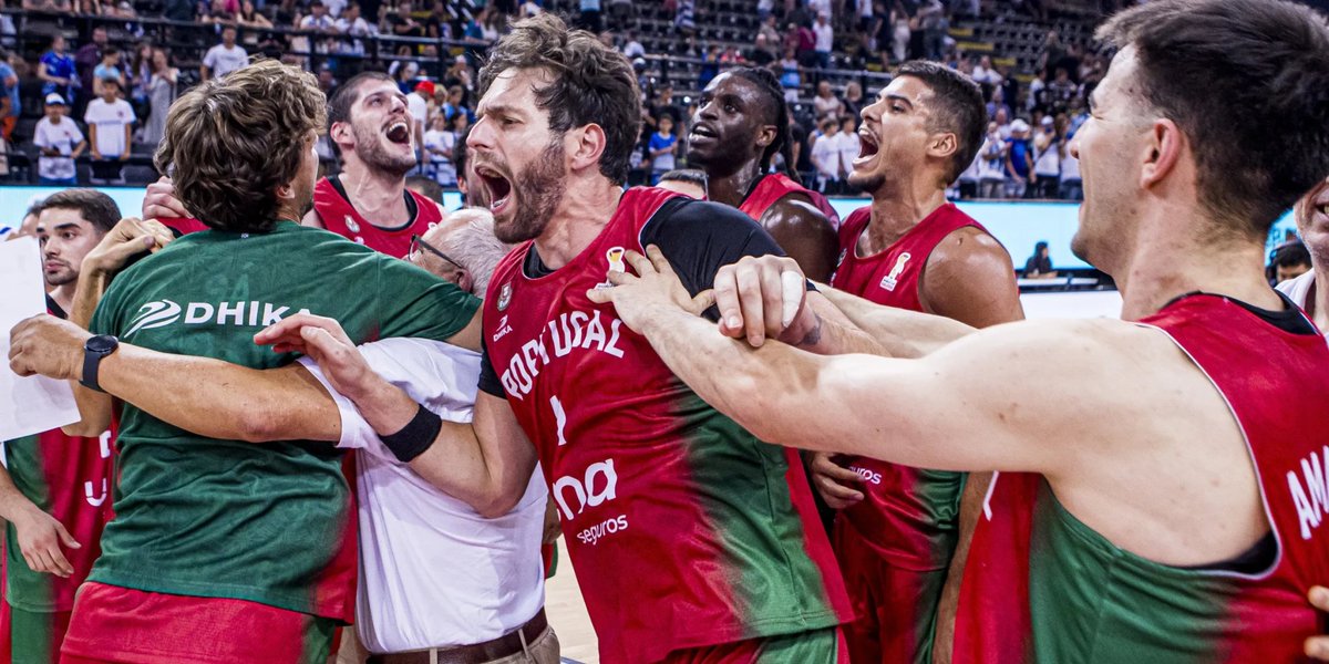 CabineSport's tweet photo. HISTÓRICO! Portugal venceu em Atenas a Grécia por 71-56 e está na segunda ronda da qualificação para o Mundial de Basquetebol 🇵🇹 https://t.co/732hUe2HYc