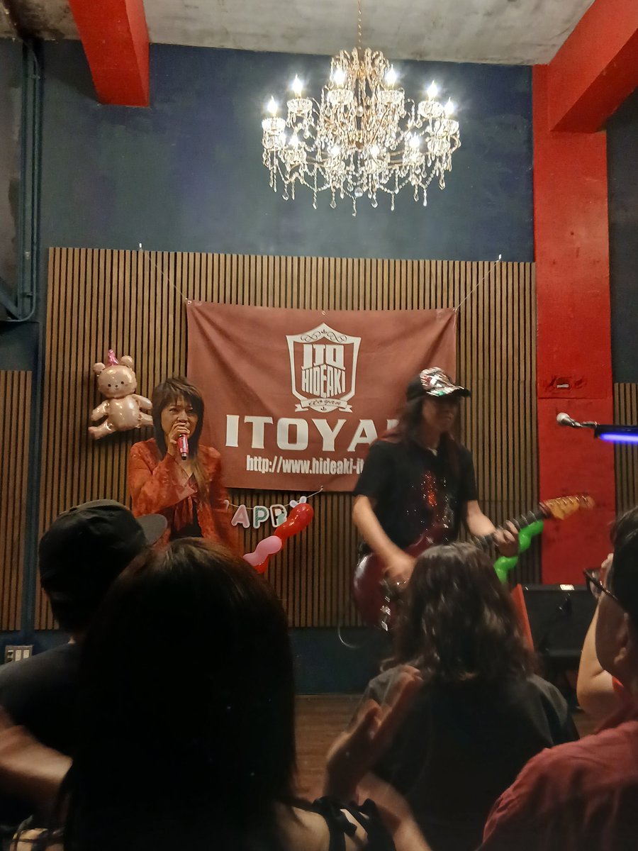 korossk56's tweet photo. 昨日はground DEEDのITOYANさんのバースデー🎂ライブに行って来ました！めっちゃ楽しい時間が過ごせて良かったです！あらためてITOYAN さん、お誕生日おめでとうございます！ https://t.co/tBkIk70DZa