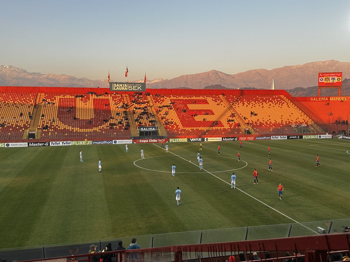 DJaraRamirez's tweet photo. COMENZÓ EL PARTIDO.

Unión Española y O’Higgins ya juegan en el Estadio Santa Laura. @enelcamarin https://t.co/y8NfVSz8r1