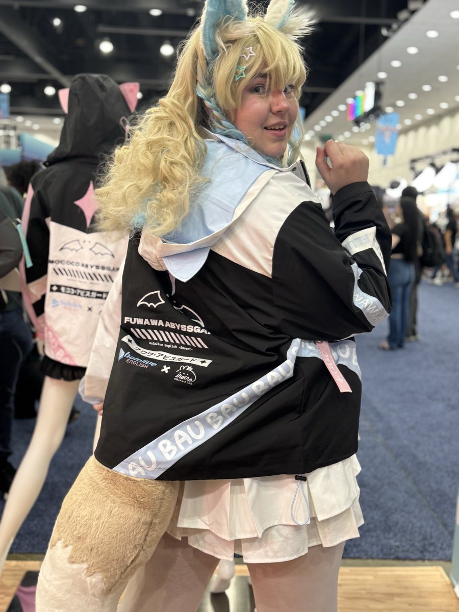circuscatcos's tweet photo. Guyyyyyys do I need this @Chiroyoyoyoyoyo jacket?! 
I think @desertmousecos and I need to match….
#FWMCpix https://t.co/aaaR4p6yJ3