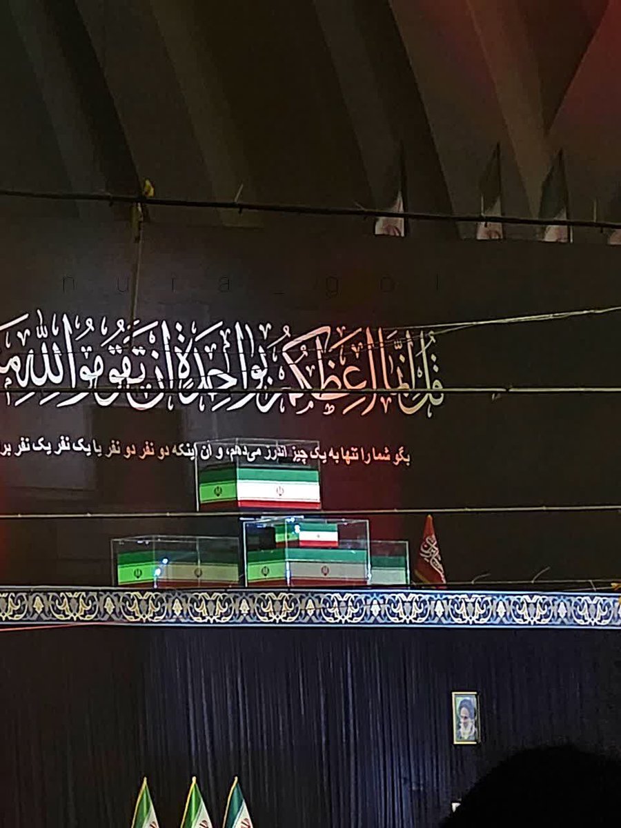 yas_70a's tweet photo. امشبی را جان ما در این حرم مهمان است... 
مکن ای صبح طلوع😭😭#حی_علی_التهران https://t.co/HjFY5o6wmj