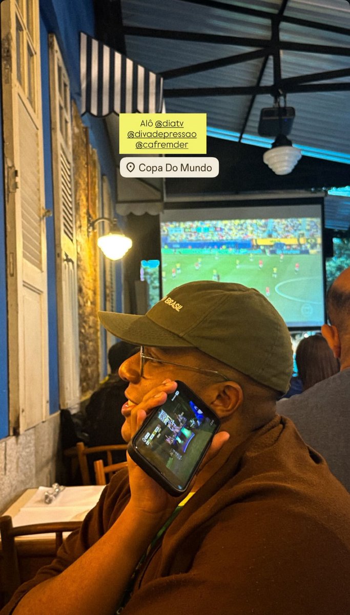 thobiazog's tweet photo. me sentindo aqueles senhores com radinho, só assim para aguentar esse jogo #Camisa24 https://t.co/IREPaaAmUk