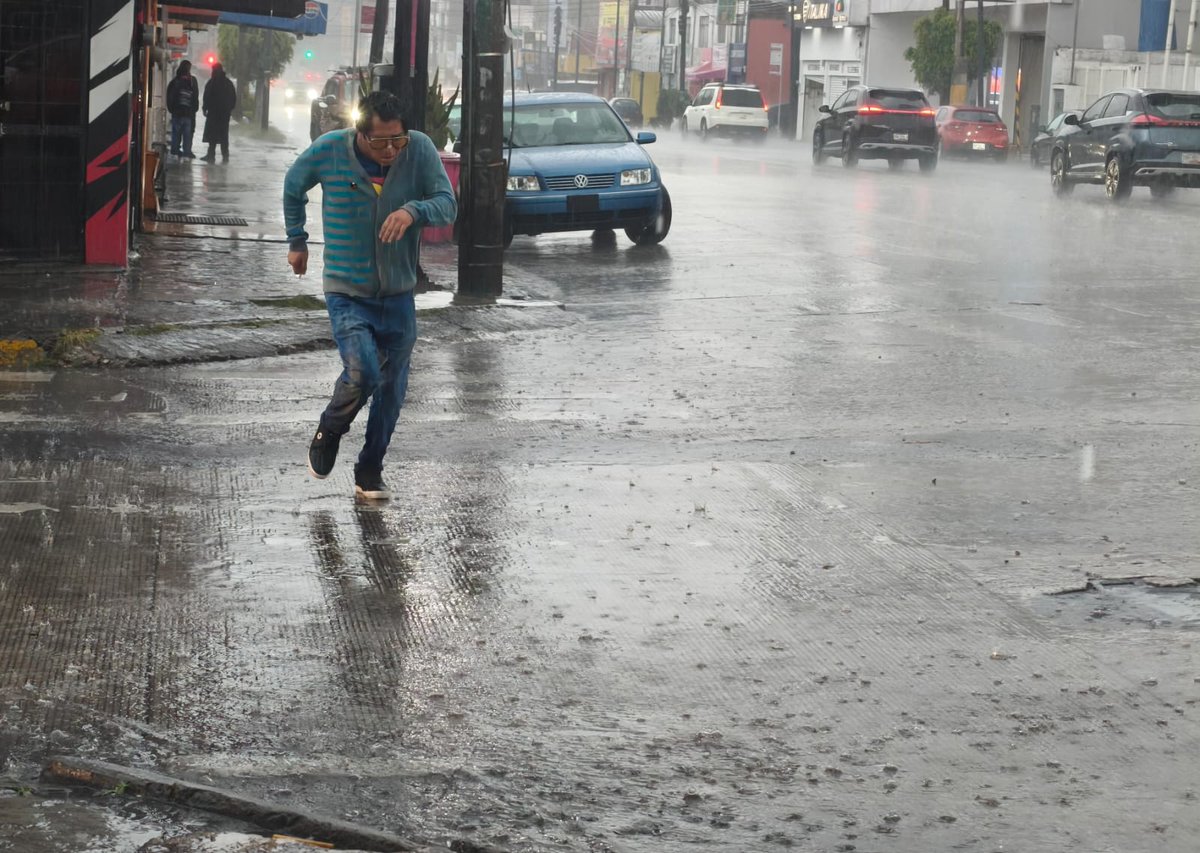 Milenio_Puebla's tweet photo. ⛈️ ¡No olvides tu paraguas! Fuerte lluvia en la ciudad de #Puebla

📸 @Isahmar_Torres
📲 https://t.co/ppPLOUsRa0 https://t.co/w7UWo9omQa