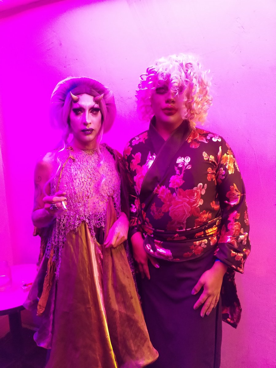 MirandaHmoon's tweet photo. @mistaboo_ Team madre Mista uwu💖✨ https://t.co/1r87DMaPFj