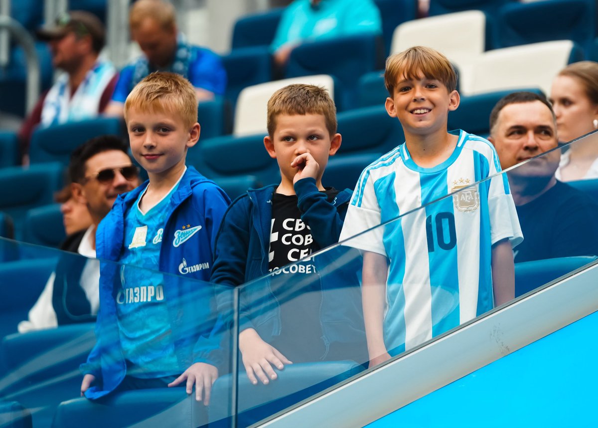 gimnasiaoficial's tweet photo. ¡Gracias @fczenit_en por invitarnos a compartir este amistoso en San Petersburgo!

Les agradecemos el cariño y respeto con el que fuimos recibidos en su casa.

🇷🇺💙🐺 https://t.co/BlSDB1TqCN