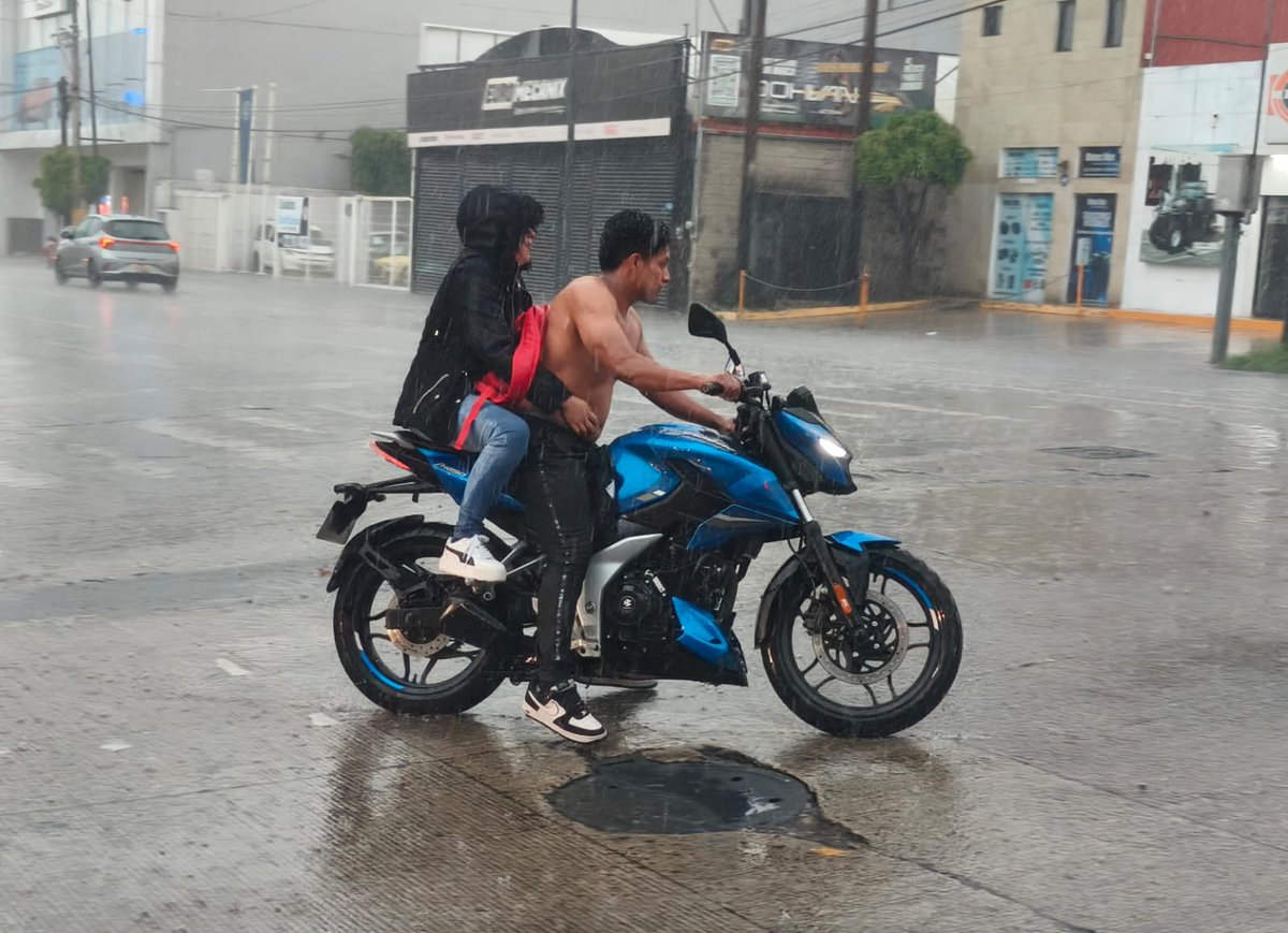 Milenio_Puebla's tweet photo. ⛈️ ¡No olvides tu paraguas! Fuerte lluvia en la ciudad de #Puebla

📸 @Isahmar_Torres
📲 https://t.co/ppPLOUsRa0 https://t.co/dlzhshYuuC