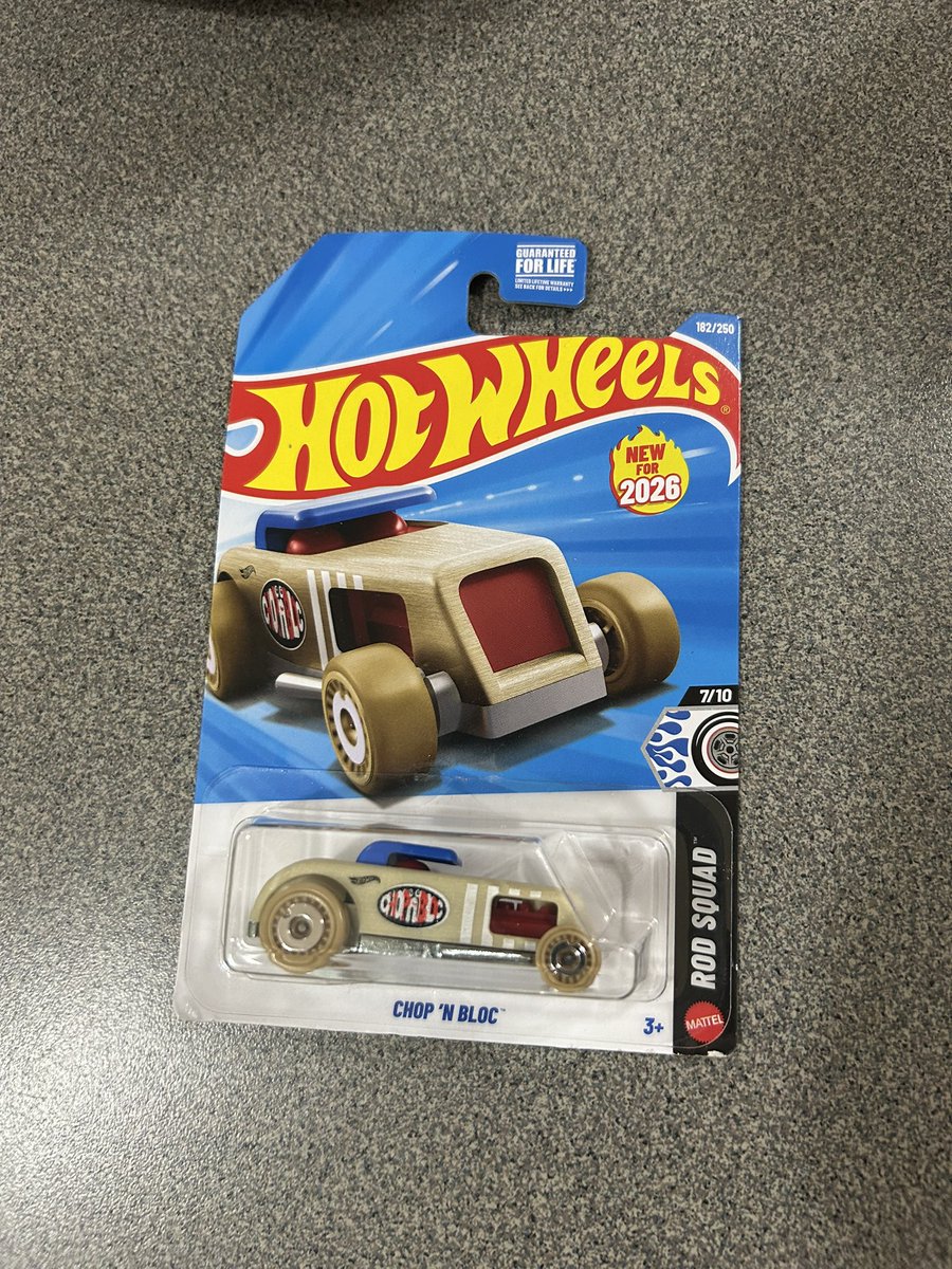 Cmd_Guap1's tweet photo. Shutout loss for the @SOMPatriots but left with a few cool consolation prizes! Promotion giveaway tees for the fam and a 2 piece find of
@Mattel #HotWheel at the @Target across the street from the stadium https://t.co/SbsMOkDGkA