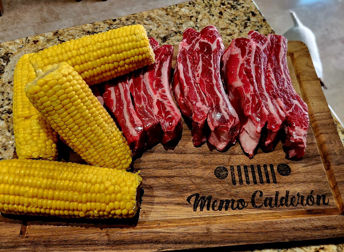 MemoCalderonS's tweet photo. Vamos a mejorar la receta. #bbq #Ribs #DomingoEnFamilia 😎🤙 https://t.co/yCvrCD5tOn