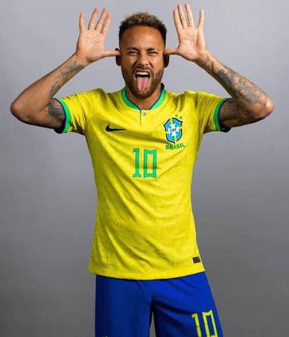nessacouttto's tweet photo. O Neymar entrou quando estava 0x0, deixou o Brasil levar 2 gols do Haaland, levou um cartão amarelo e ainda se meteu em confusão.

E fez um “pênalti” que recebeu de graça do árbitro americano.

Foi para isso que você entrou Neymar?
Você é uma Vergonha.
@neymarjr https://t.co/7n4Eclu3tc