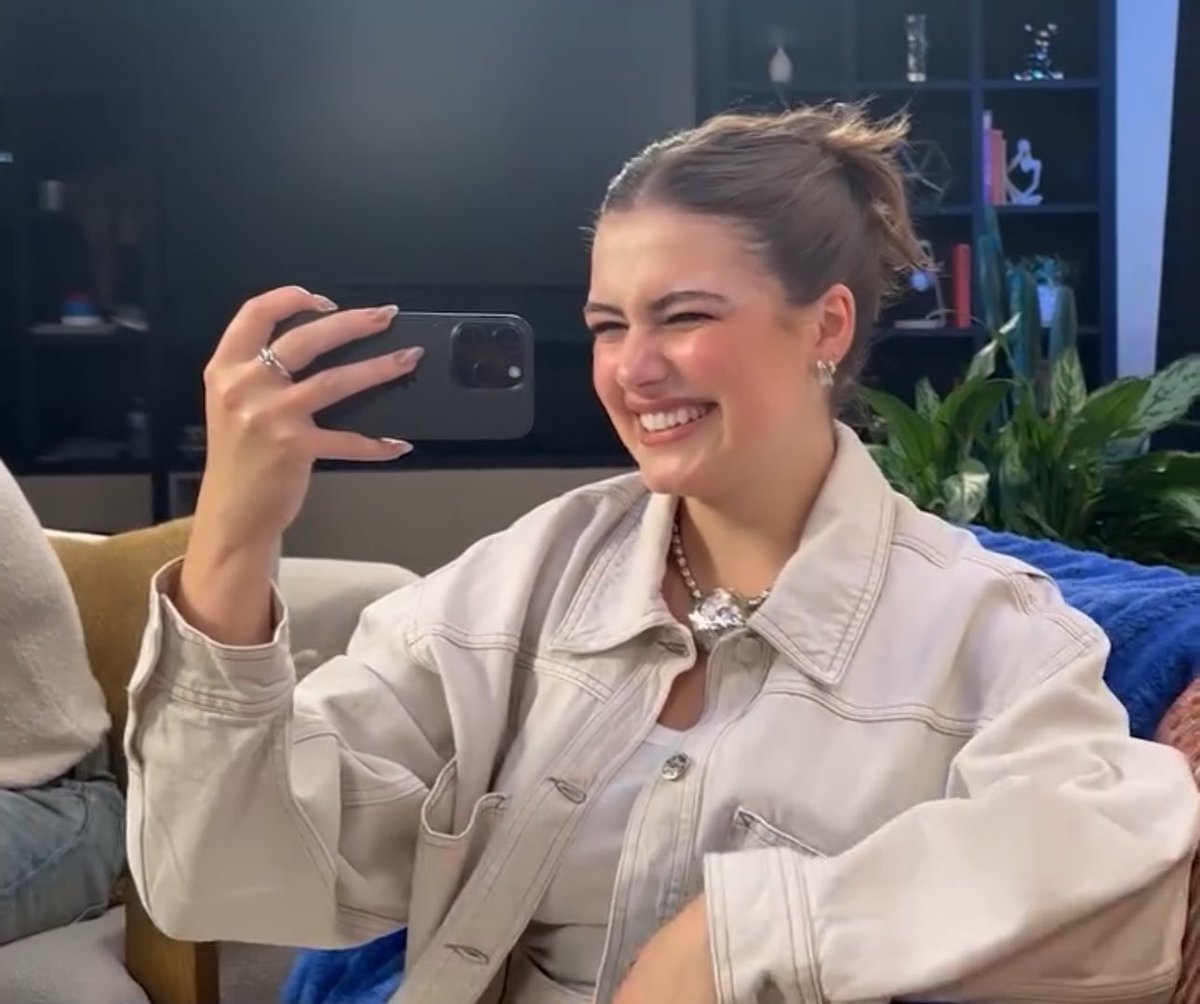 stealmywellsy's tweet photo. Mikaella being the cutest sisters out there🎀 https://t.co/w1sIPA1bDl