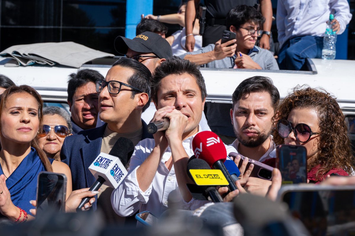 campanaUIO's tweet photo. ¡Es momento de unirnos por Quito! 🤝

Hoy oficializamos nuestra precandidatura a la concejalía junto a Wilson Merino (@WilsonMerinoR) y el movimiento @ImparablesEc 🚀 con un solo objetivo: recuperar el orden, el orgullo y, sobre todo, el futuro de Quito https://t.co/0AIaa8bHE3