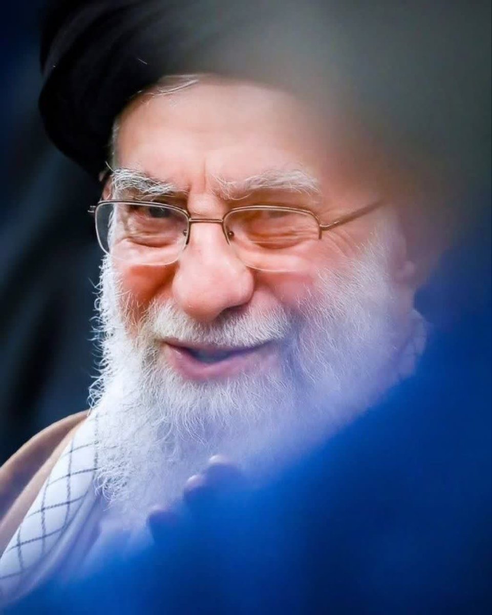 shrzdh_313's tweet photo. ادای دین فقط یک واژه نیست؛ یک حضور است.
فردا با دل‌های آرام و قدم‌های استوار می‌آییم تا آخرین سلام را به عزیزمان بدهیم.
این دیدار آخر، یک تاریخ در دل‌ها می‌سازد.
#حی_علی_التهران https://t.co/Bd9dRETyIT